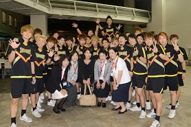 �j���`�A���[�_�[�̃V���b�J�[�Y